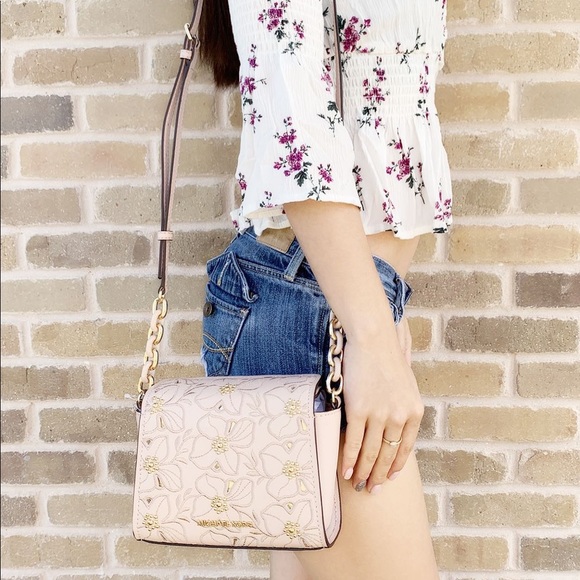 Gaby’sBags👜💕 Michael Kors Crossbody SALE‼️‼️ - Picture 2 of 6